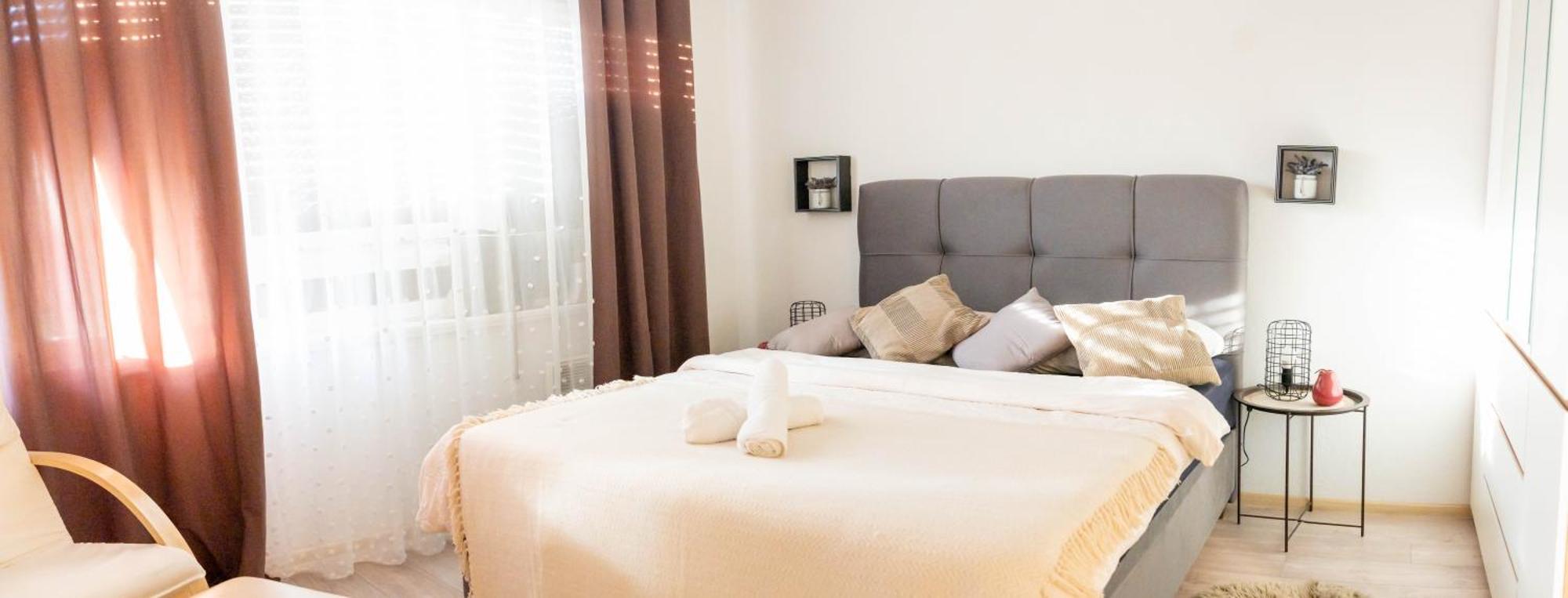 Apartman Lili Knin Exterior foto